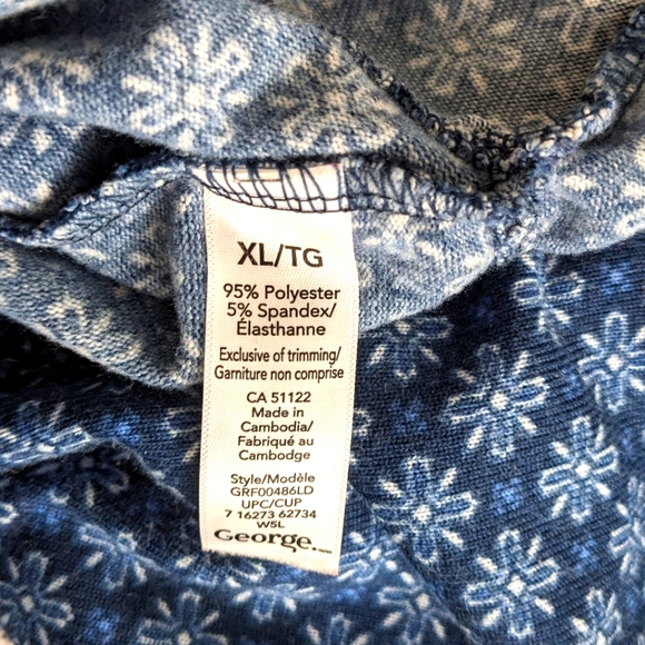 Blue & White Nightgown, Embroider-Look Detail, Short Sleeves, Buttons - Picture 7 of 10